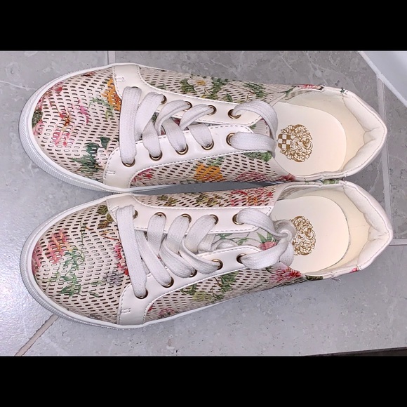 Vince Camuto kids sneakers - Picture 6 of 8